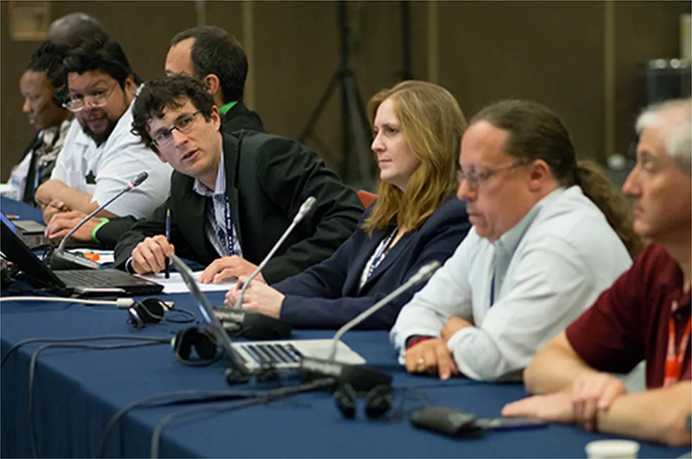 Ai chịu trách nhiệm giải trình cho ICANN?